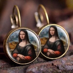 Unique Classic Mona Lisa Painting Earrings!